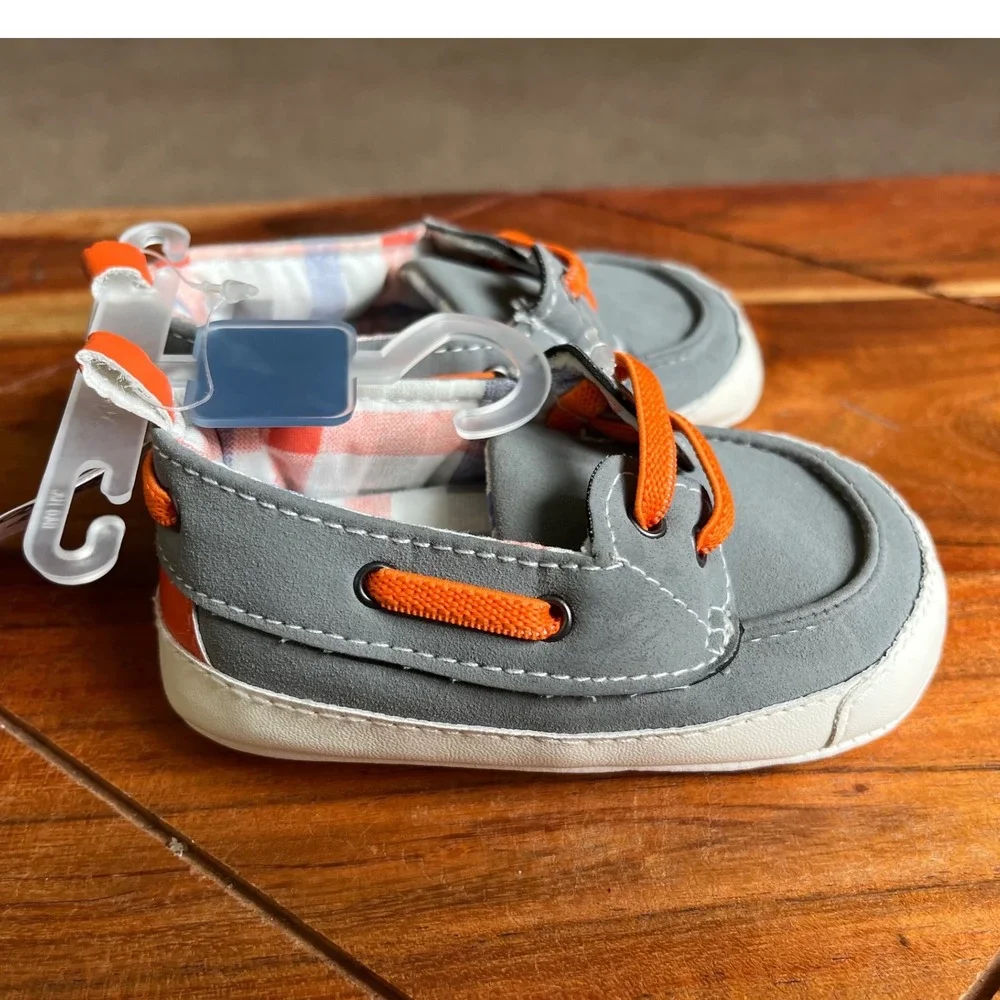 OshKosh Bgosh Baby Boy Grey Orange Boat Shoes Crib Shoes Size 6-9M 98638 NEW